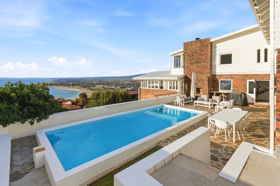 7 Bedroom Property for Sale in Mountainside Western Cape